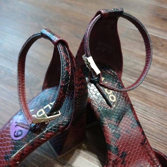 Aldo Safdie Ankle Strap Snakeskin Heeled Block Sandal - Picture 5 of 8